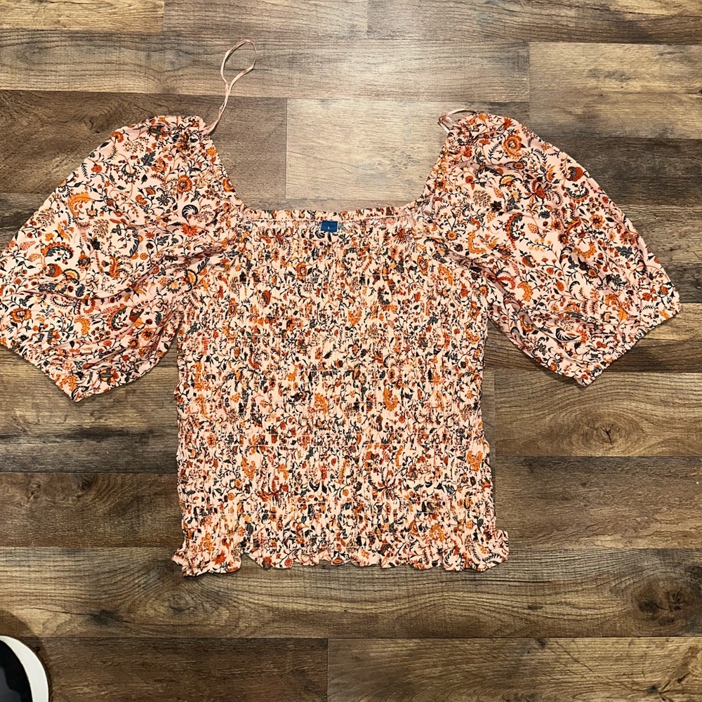 Old navy fitted puff-sleeve smocked woman’s top